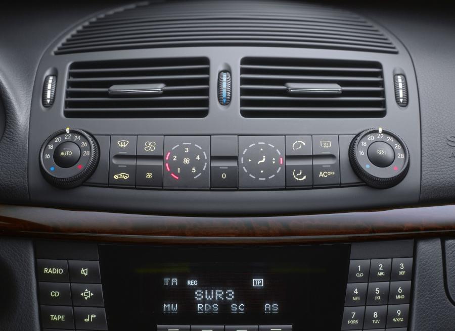  Mercedes-Benz E-Class 2002 года  (фото 274 из 448)